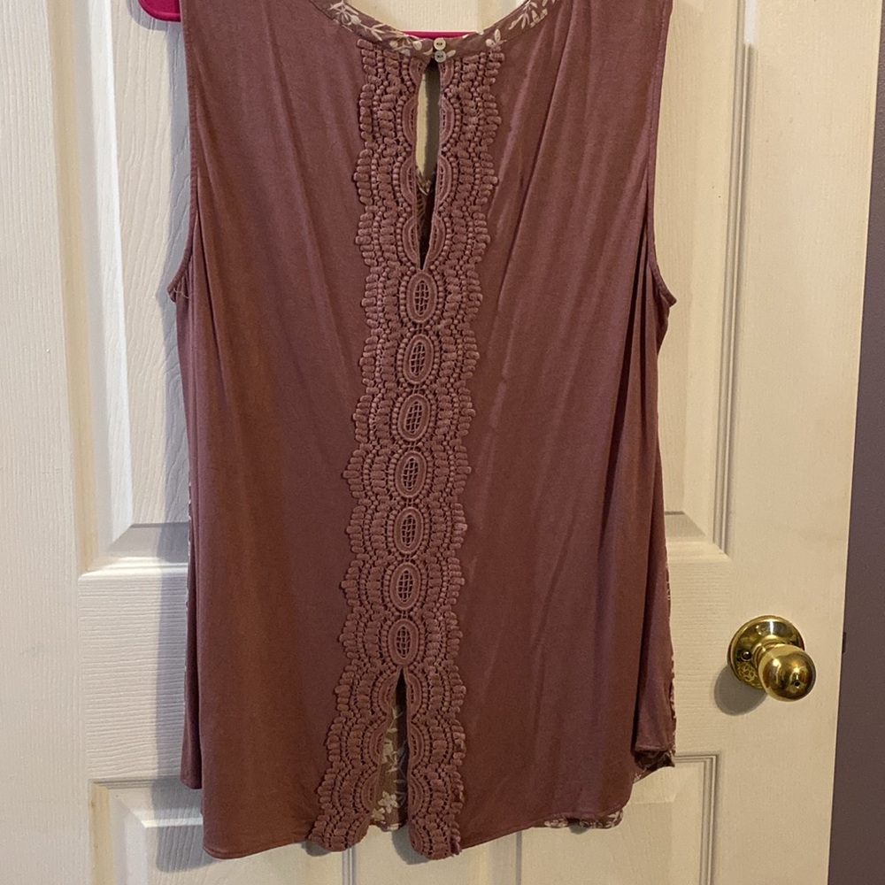 Quin sleeveless keyhole crochet blouse - Picture 4 of 4